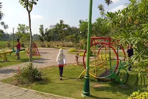 Labirin Taman Candi image