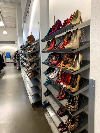 Thrift Store «Happy Valley Goodwill Retail Store & Donation Center», reviews and photos, 1565 W Happy Valley Rd, Phoenix, AZ 85085, USA