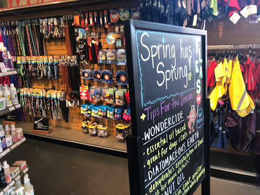 Pet Supply Store «Mud Bay», reviews and photos, 2750 77th Ave SE, Mercer Island, WA 98040, USA