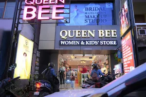 QUEENBEE Boutique & Beauty Lounge image