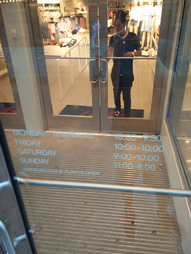 Clothing Store «H&M», reviews and photos, 8518 Fenton St, Silver Spring, MD 20910, USA