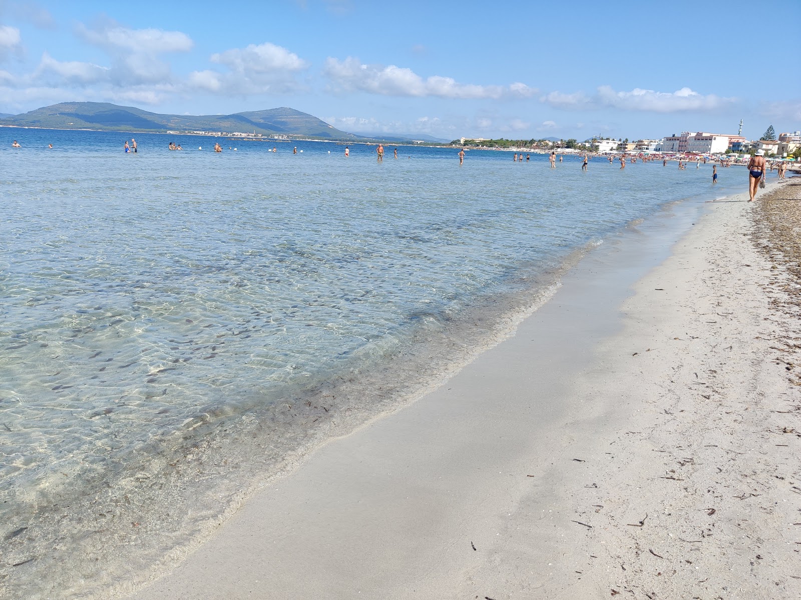 Fotografie cu Plaja Lido di Alghero cu o suprafață de nisip fin alb