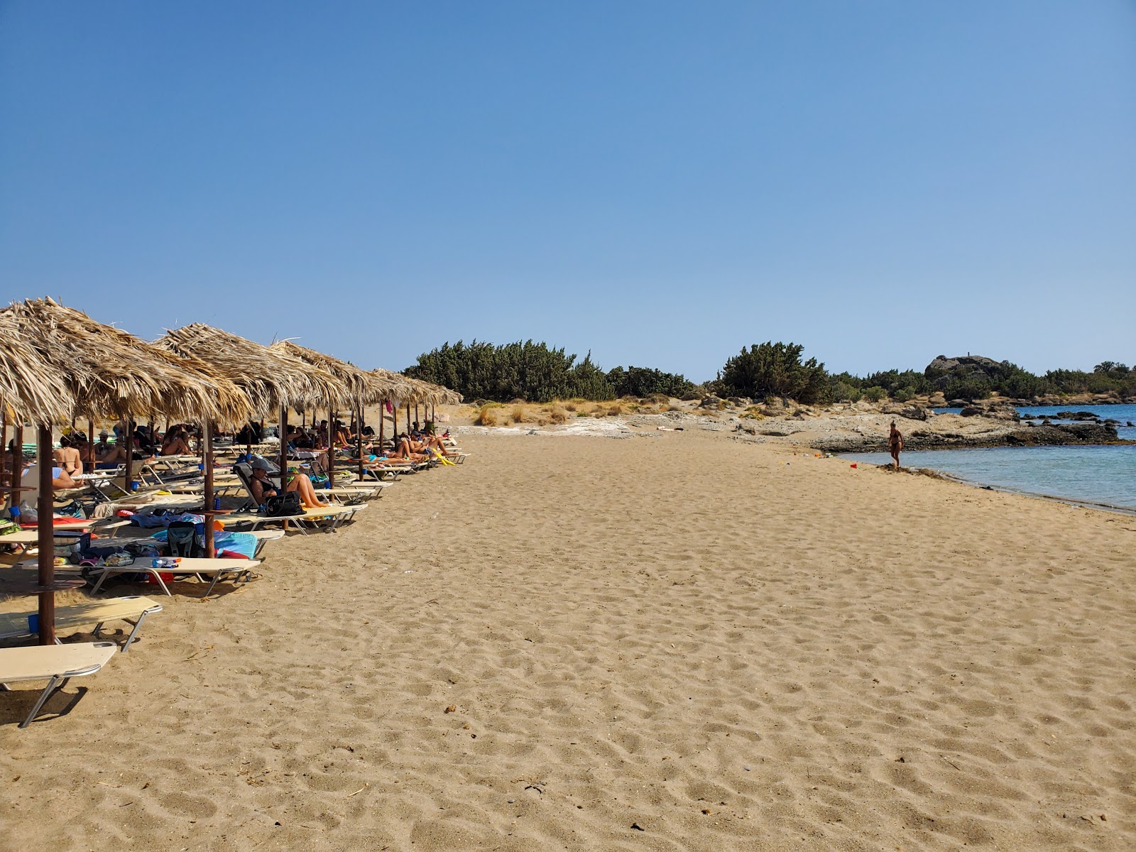 Foto de Grammeno Beach área de comodidades
