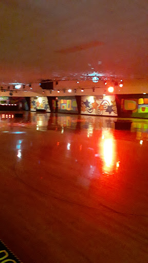 Roller Skating Rink «Carousel Family Fun Center - Whitman», reviews and photos, 1055 Auburn St, Whitman, MA 02382, USA