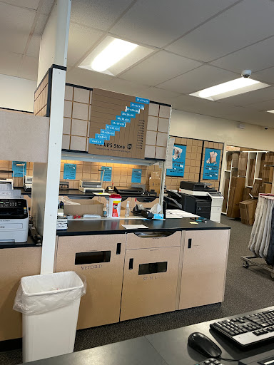 Shipping and Mailing Service «The UPS Store», reviews and photos, 1643 Warwick Ave, Warwick, RI 02889, USA