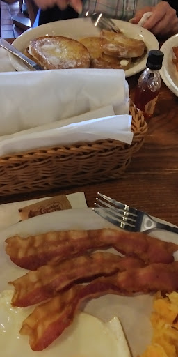 American Restaurant «Cracker Barrel Old Country Store», reviews and photos, 6055 Som Center Rd, Willoughby, OH 44094, USA