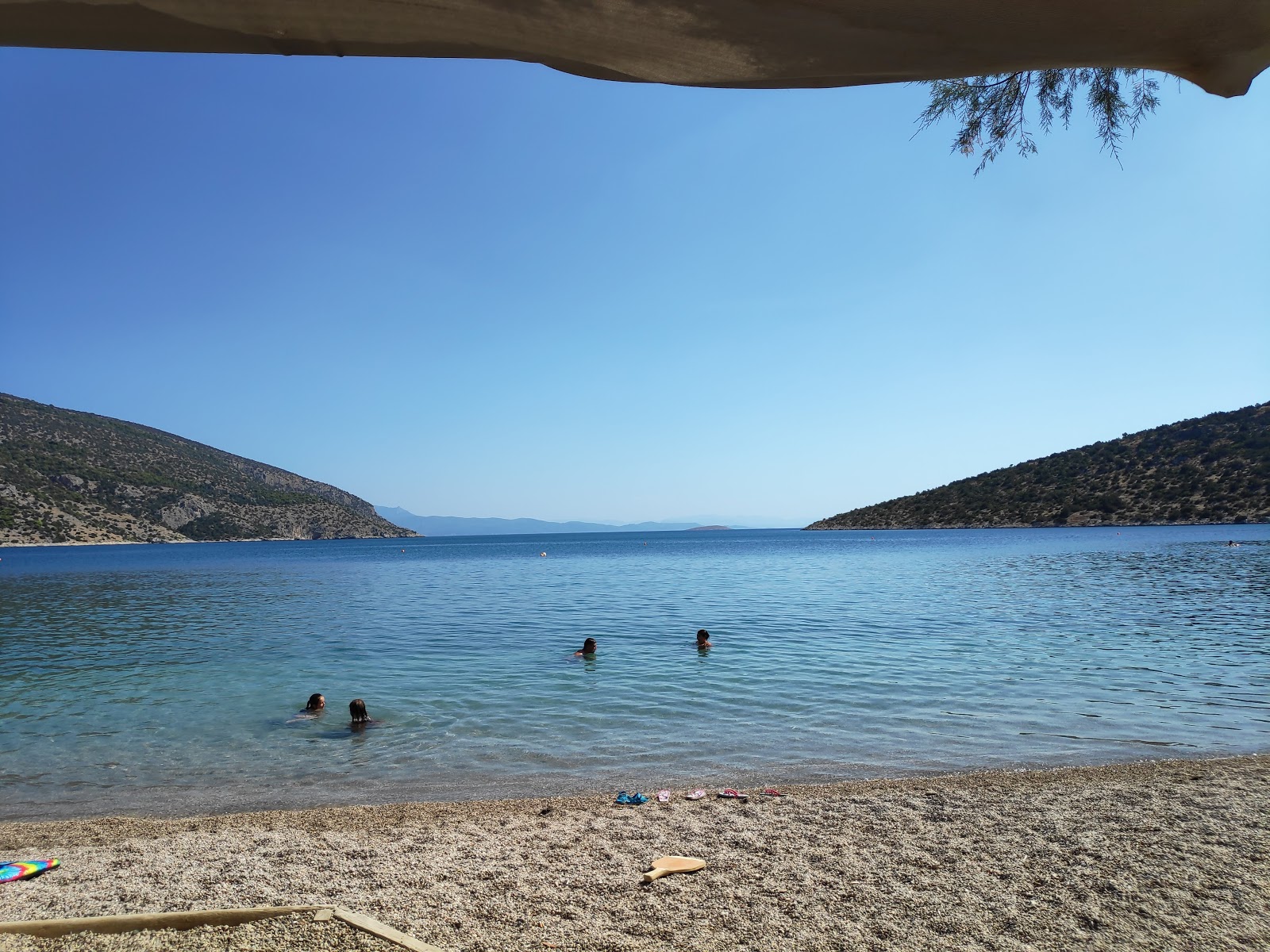 Φωτογραφία του Saranti beach παροχές περιοχής