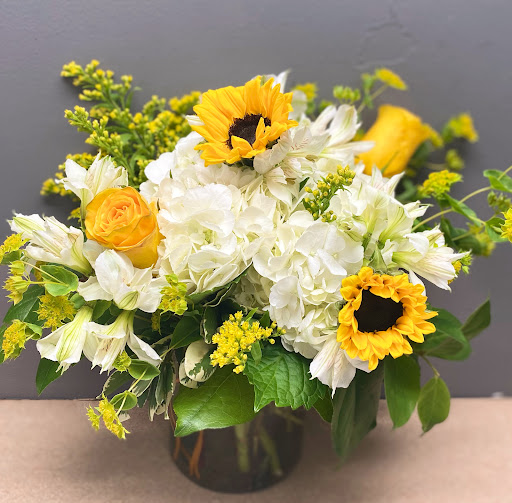 Florist «Crescent Floral & Gifts», reviews and photos, 2140 Wealthy St SE, Grand Rapids, MI 49506, USA