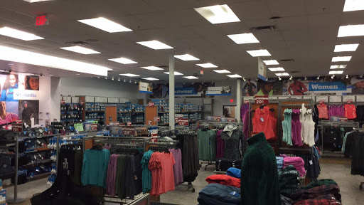 Sportswear Store «Columbia Sportswear Store - Gilroy, CA», reviews and photos, 681 Leavesley Rd d135, Gilroy, CA 95020, USA