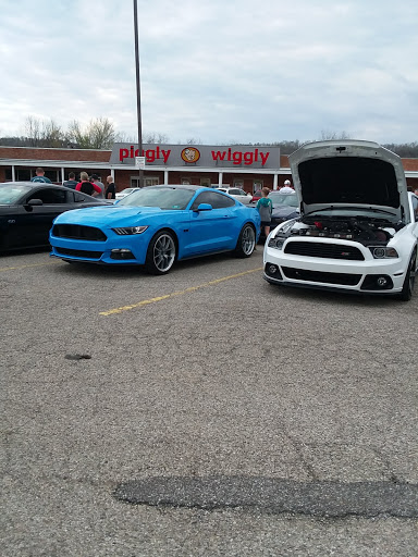 Grocery Store «Piggly Wiggly», reviews and photos, 101 Roosevelt Blvd, Eleanor, WV 25070, USA