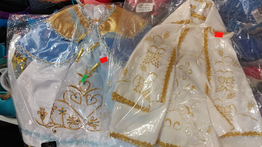 Shopping Mall «Mitchell Mall», reviews and photos, 1020 W Historic Mitchell St, Milwaukee, WI 53204, USA