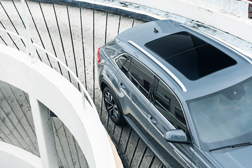 Volkswagen Dealer «Larry Roesch Volkswagen», reviews and photos, 313 W Grand Ave, Bensenville, IL 60106, USA