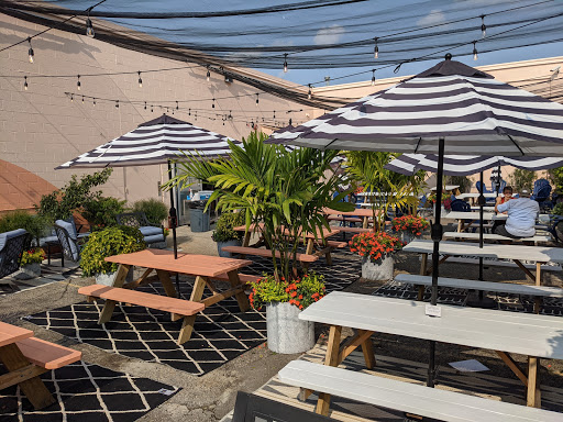 Grocery Store «Horrocks Market», reviews and photos, 4455 Breton Rd SE, Kentwood, MI 49508, USA