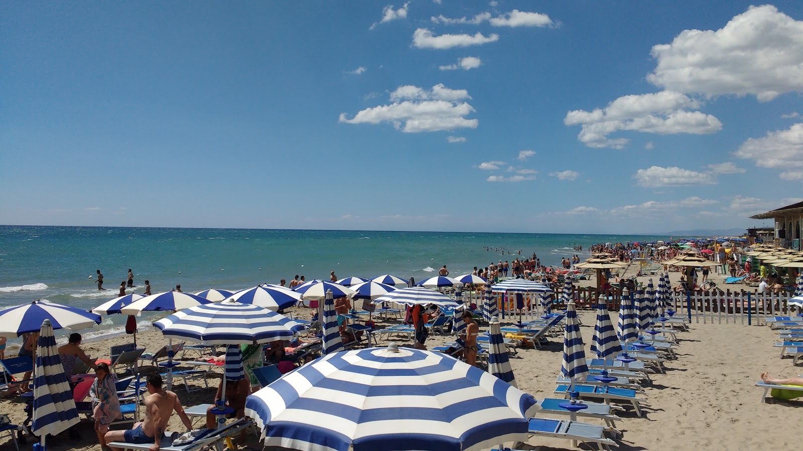 Photo de Metaponto Lido beach partiellement zone de villégiature
