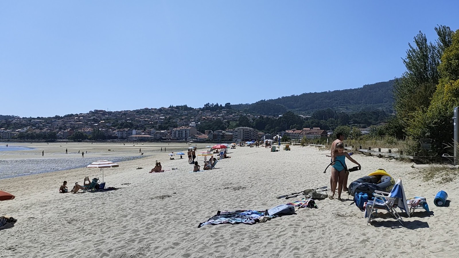 Foto av Praia de Moana med turkos rent vatten yta