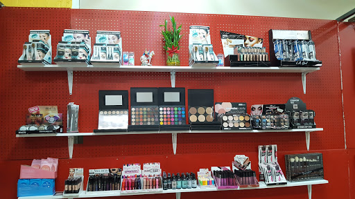 Flea Market «Fox Valley Flea Market», reviews and photos, 840 N State St, Elgin, IL 60123, USA