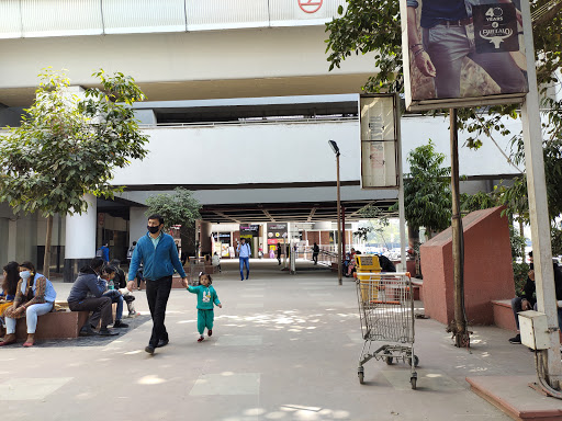 ब-न्यू दिल्ली- इन्द्रलोक-परसावनाथ मेट्रो मॉल