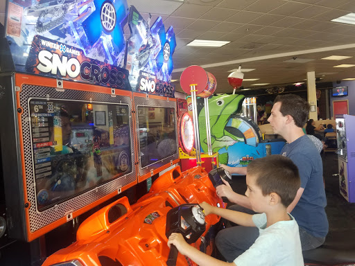 Shopping Mall «Riverpoint Center», reviews and photos, 1730 W Fullerton Ave, Chicago, IL 60614, USA