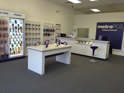 Cell Phone Store «MetroPCS Authorized Dealer», reviews and photos, 395 N Groesbeck Hwy c, Mt Clemens, MI 48043, USA
