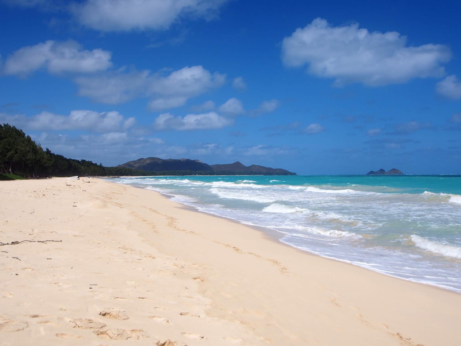 Photo de Waimanalo Beach avec rivage droit, long