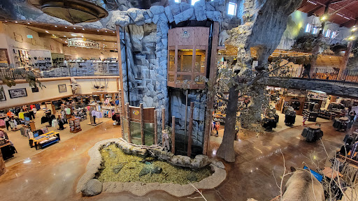 Sporting Goods Store «Bass Pro Shops», reviews and photos, 11550 Lakeridge Pkwy, Ashland, VA 23005, USA
