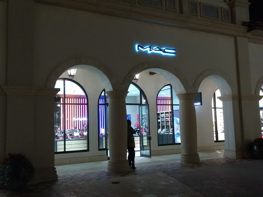 Cosmetics Store «MAC Cosmetics», reviews and photos, 1530 Buena Vista Dr #1b, Lake Buena Vista, FL 32830, USA