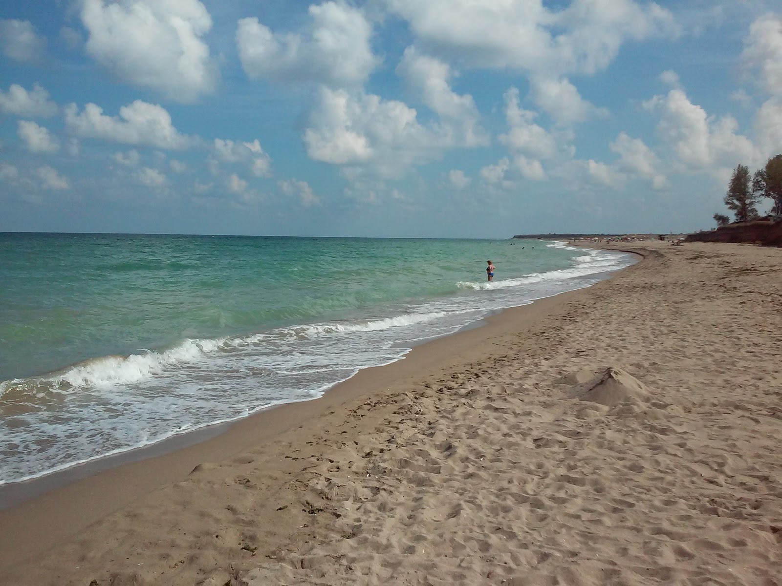 Foto de Plyazh Panorama con agua cristalina superficie