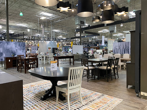 Furniture Store «The Dump Furniture Outlet», reviews and photos, 10251 North Fwy, Houston, TX 77037, USA