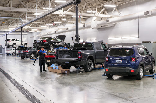 Car Dealer «Davis-Moore Chrysler Dodge Jeep Ram», reviews and photos, 7675 E Kellogg Dr, Wichita, KS 67207, USA