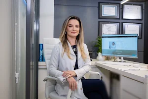 Dra Bruna Dal Bello - Dermatologista image