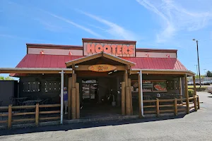 Hooters image