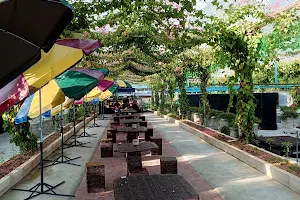 Kafe Taman Kelulut image