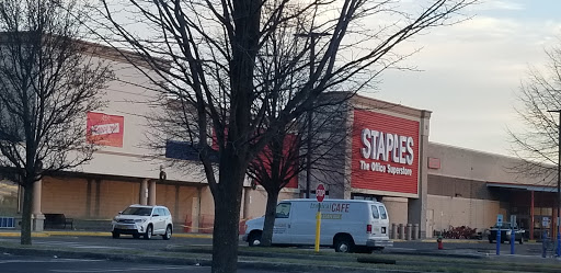 Office Supply Store «Staples», reviews and photos, 204 Airport Plaza Blvd, Farmingdale, NY 11735, USA