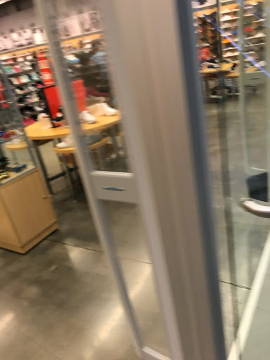 Shoe Store «Finish Line», reviews and photos, 5220 N Rose St, Chicago, IL 60656, USA