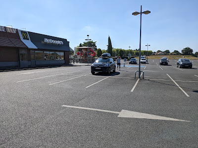 Parking Mc Donald à Domérat