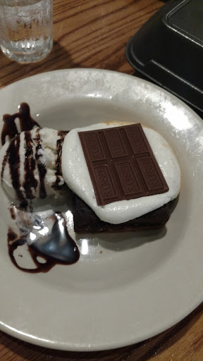 American Restaurant «Cracker Barrel Old Country Store», reviews and photos, 200 Cracker Barrel Dr, Clarksville, TN 37040, USA