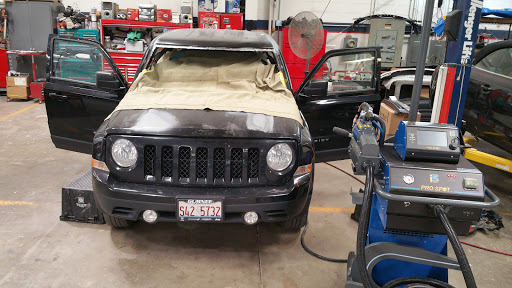 Auto Glass Shop «Casten Body Shop», reviews and photos, 230 Oakwood Rd, Lake Zurich, IL 60047, USA