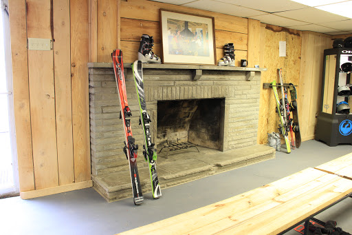 Snowboard Shop «Peak Ski & Snowboard Center», reviews and photos, 640 Center Rd, Pittsburgh, PA 15239, USA