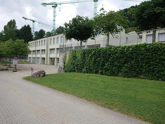 Rezensionen über Schulhaus Höfli in Risch - Schule