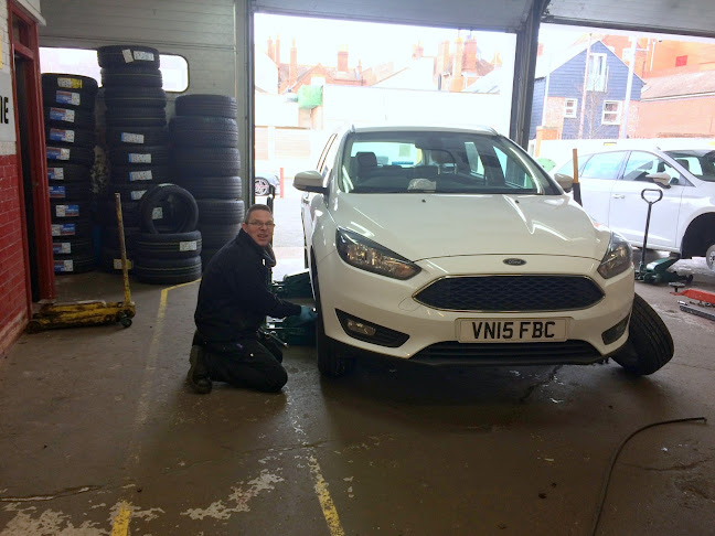 Comments and reviews of ETB Autocentres - Tyres & MOT - Farrier St