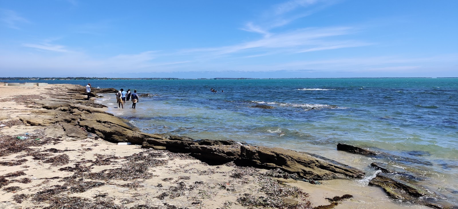 Sea Park Beach的照片 带有岩石覆盖表面