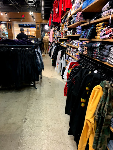 Clothing Store «Zumiez», reviews and photos, 5000 Shelbyville Rd #1605, Louisville, KY 40207, USA