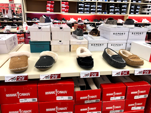 Shoe Store «Famous Footwear», reviews and photos, 40-24 College Point Blvd, Flushing, NY 11354, USA