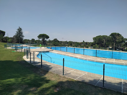 Club Deportivo Pinar de Puenteviejo - Av. del Pinar, 16, 05292 Maello, Ávila, Spain