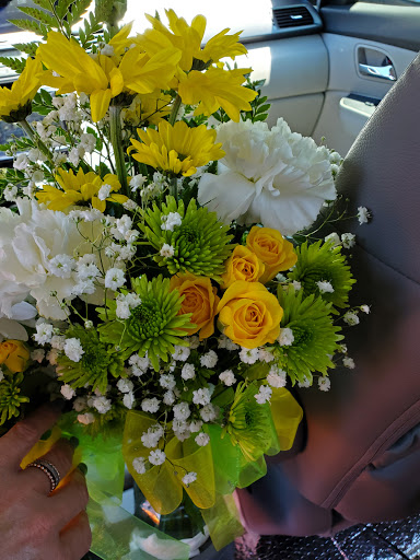 Florist «Flower Basket Florist», reviews and photos, 999 Howard Ave, Biloxi, MS 39530, USA