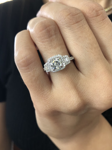 Jewelry Store «Jean Pierre Jewelers», reviews and photos, 21400 Ventura Blvd, Woodland Hills, CA 91364, USA