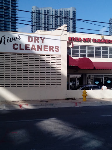 Dry Cleaner «River Dry Cleaners», reviews and photos, 99 SW 7th St, Miami, FL 33130, USA