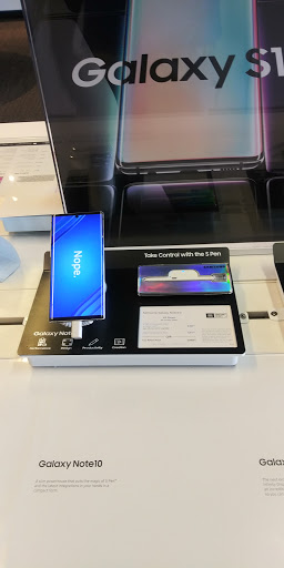 Cell Phone Store «AT&T», reviews and photos, 425 N Harlem Ave, Oak Park, IL 60301, USA