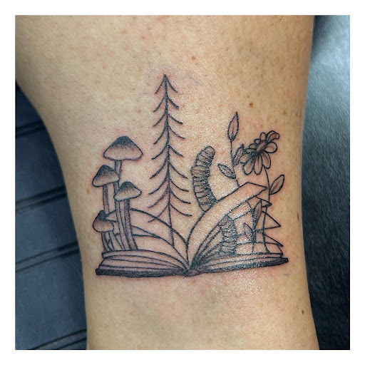 Explore collar bone tattoo ideas for women, creative tattoo ideas in Vermillion, available at IKTOMI-INK Tattoo Experience
