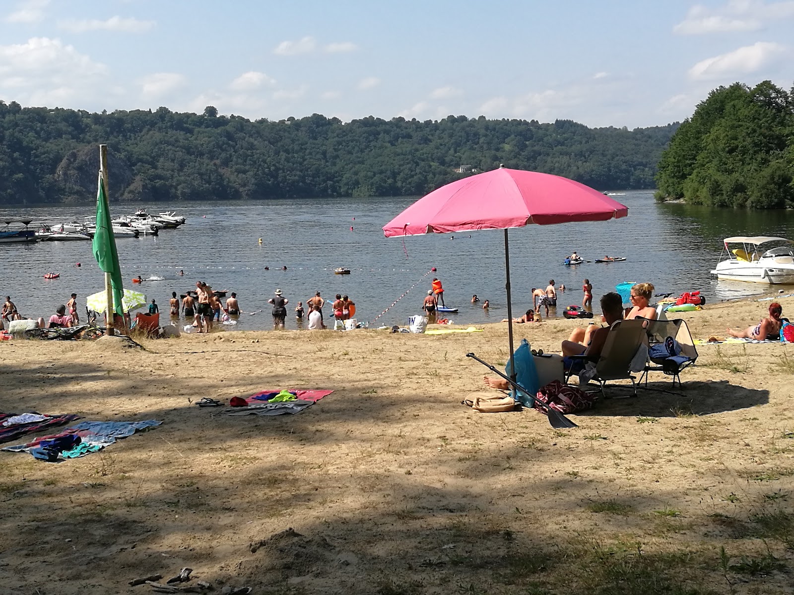 Plage de la Siauve'in fotoğrafı geniş bir kıyı şeridi ile birlikte